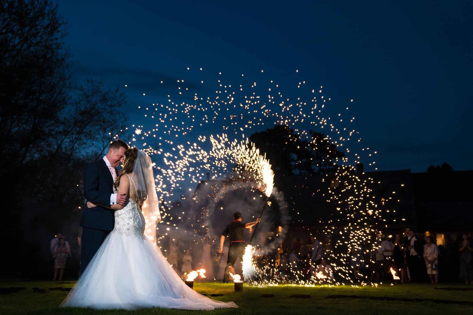 tűzzsonglőr esküvőre